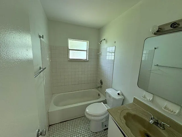 3002 SE Camino Ave — Photo 3