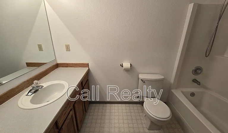 5205 S Smith Ct — Photo 10