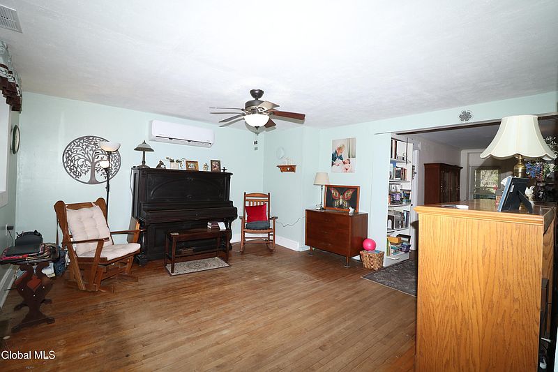 4th image of 51 Williams Street