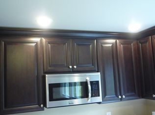 39 Cooper St APT B, Babylon, NY 11702