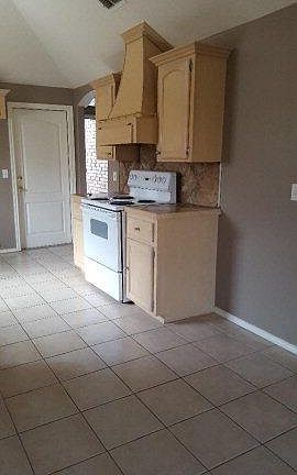 5th image of 710 E Buchanan Dr N