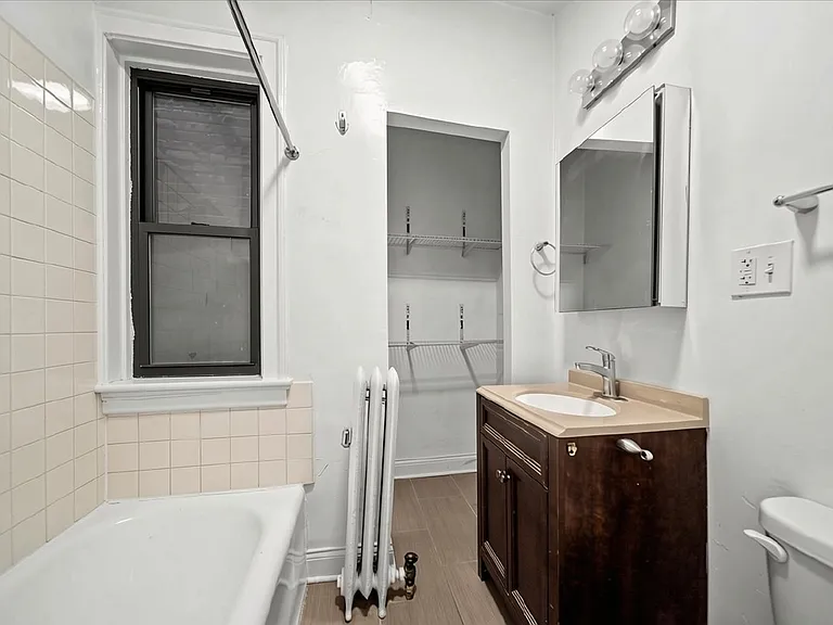 639 W Roscoe St #T1 — Photo 5