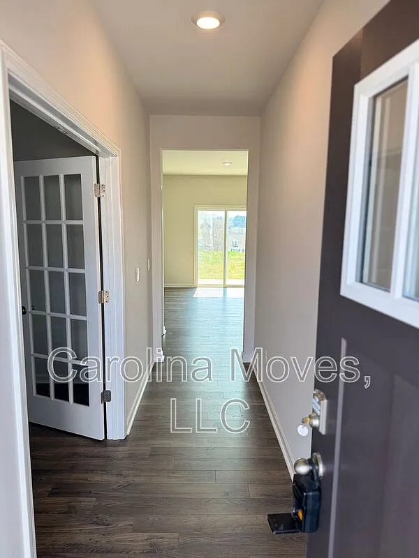 3 bed, 2.5 bath, 2175 sqft, $1,999 — Photo 2