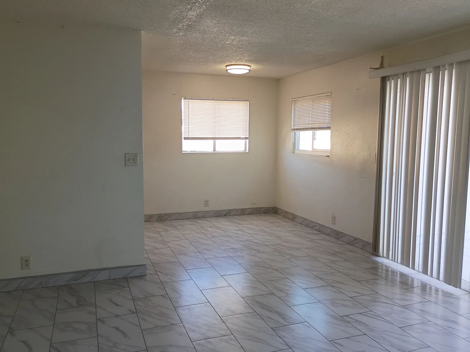 2 bed, 882 sqft, $1,300 — Photo 3