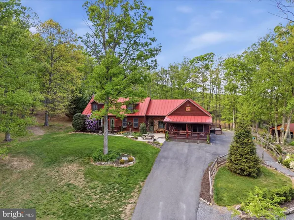 330 Sideling Mountain Dr, Paw Paw, WV 25434