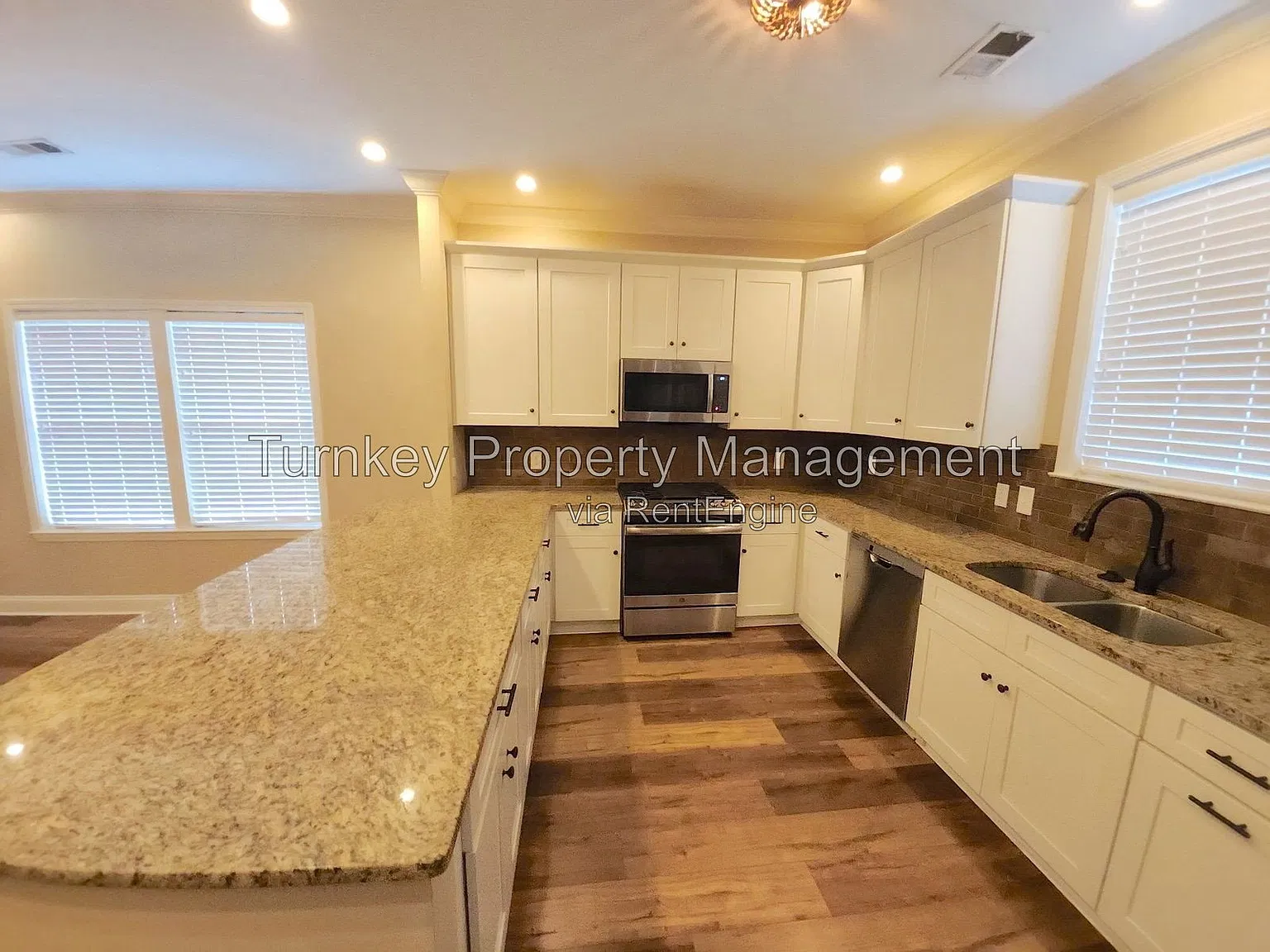 2 bed, 1.0 bath, 1237 sqft, $1,700 — Photo 2