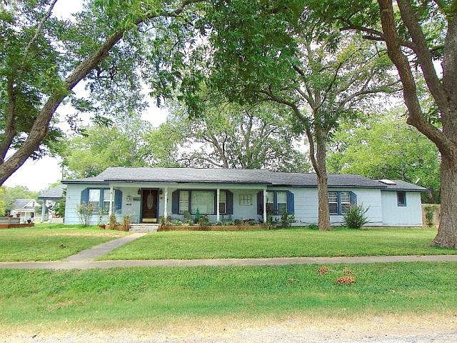 1st image of 201 S Pecan St