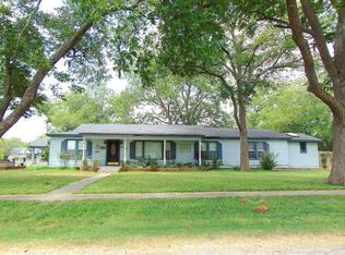 201 S Pecan St, Hallettsville, TX 77964