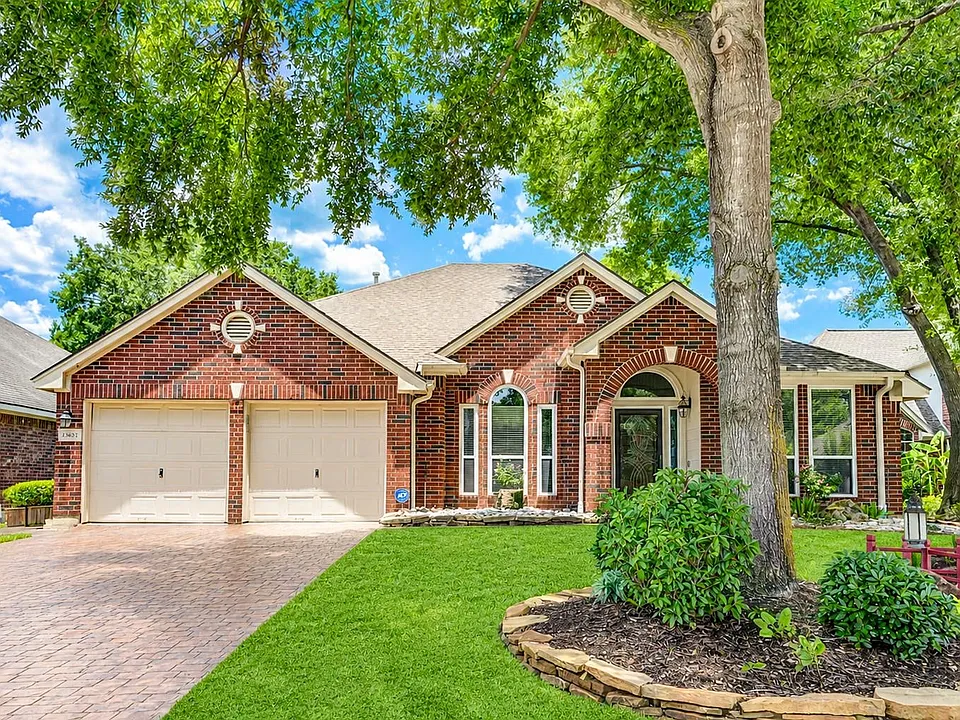 15831 Laurel Cv