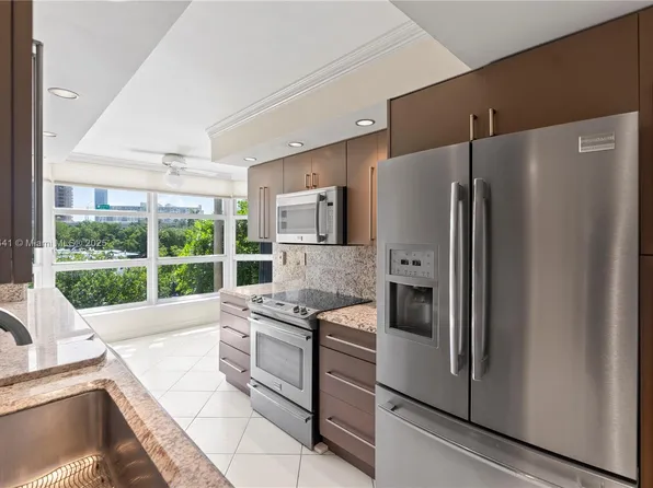 3500 Mystic Pointe Dr APT 306, Aventura, FL 33180