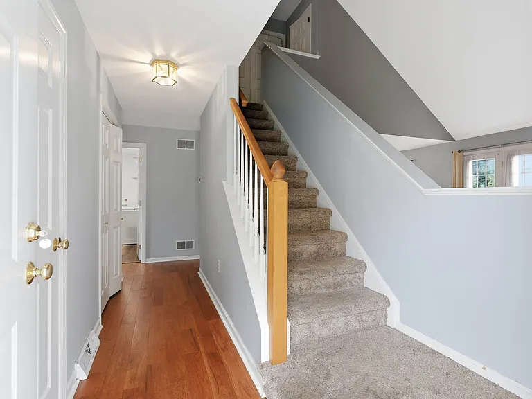 472 Hillside Dr — Photo 9
