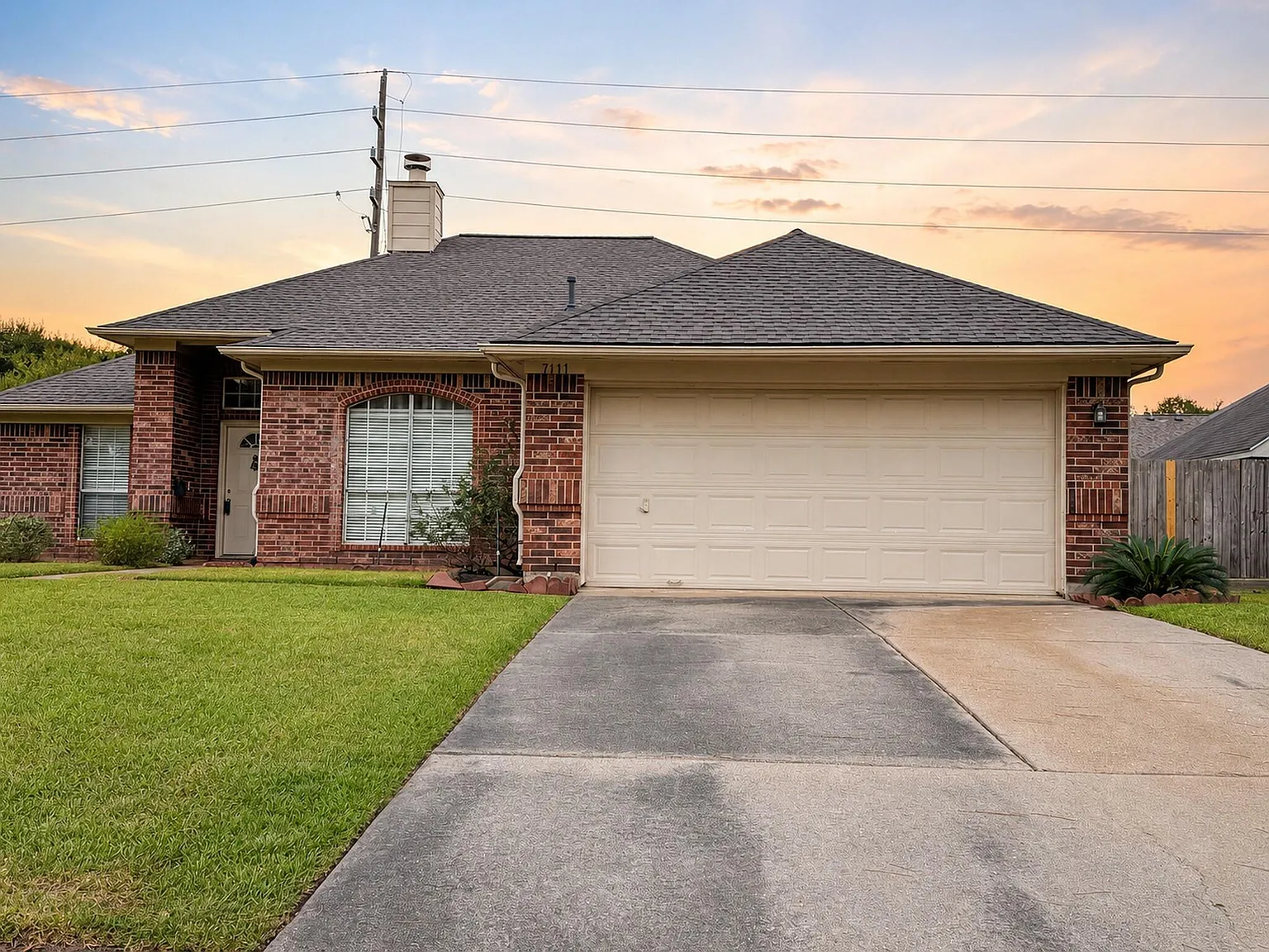 3 bed, 2.0 bath, 1841 sqft, $2,000 — Photo 1