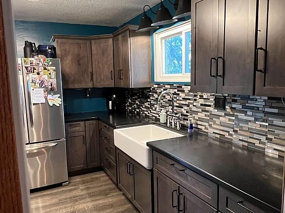 2nd image of 101 Orchard Hl