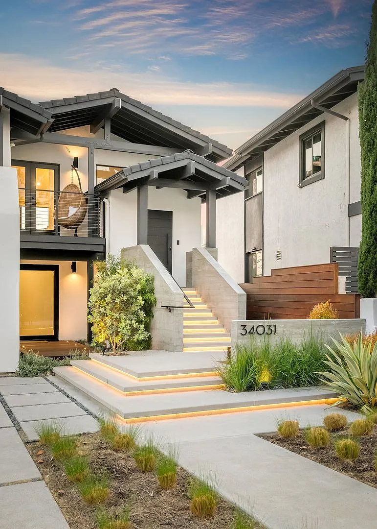 The Ultimate Dana Point Luxury Escape! Modern Coastal Masterpiece in the Heart of the Lantern Dis... — Photo 3