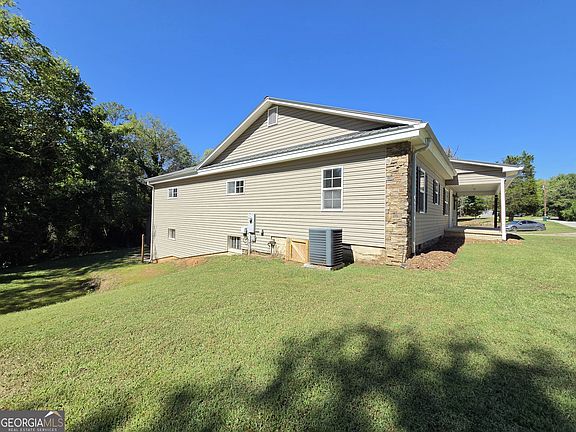 3rd image of 570 Baldwin Falls Rd