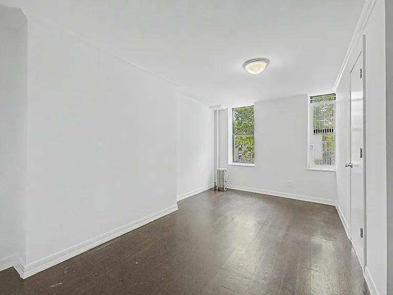 39 E 1st St #13 — Photo 3