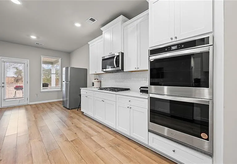 854 Orwell Dr — Photo 4