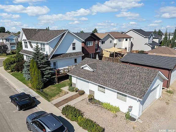 3rd image of 571 Maguire Ln