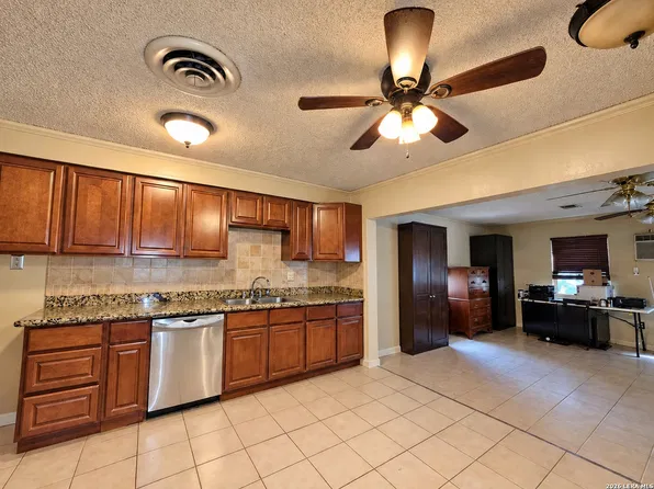 807 Frio, Cotulla, TX 78014