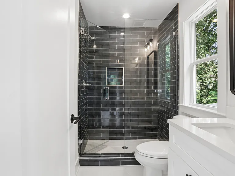 Master bathroom 2