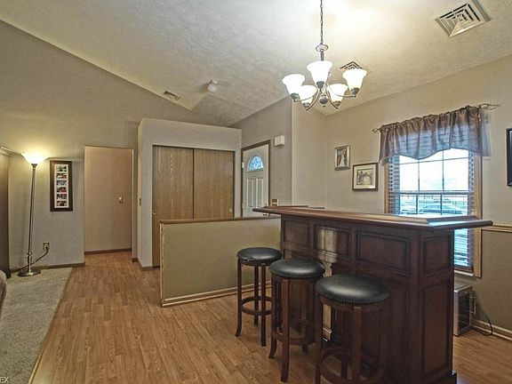 3rd image of 551 W Parkway Dr