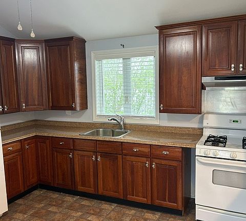 2nd image of 43 Agawam Lake Shore Dr #E