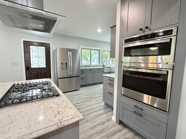 978 Arizona Ave SW, Huron, SD 57350