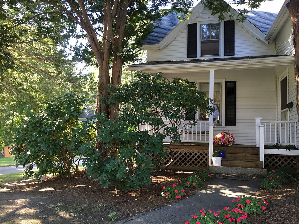 Front view :  porch & swing