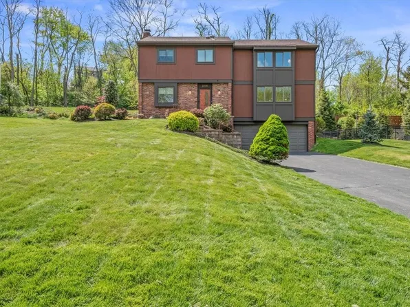 2364 Rexford Dr, Pittsburgh, PA 15241