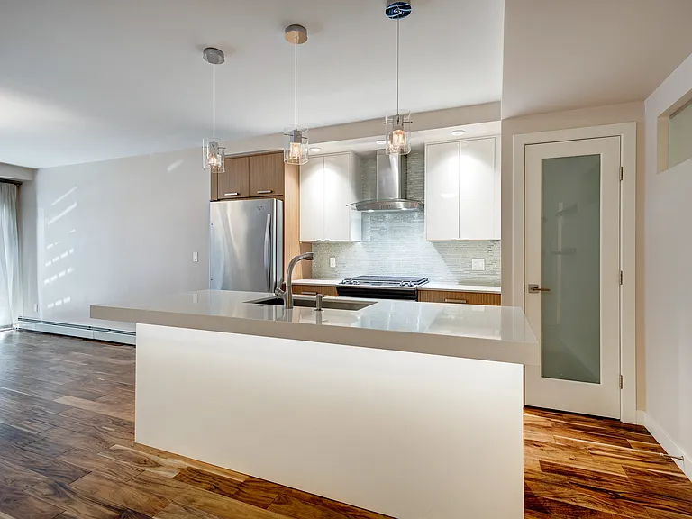 1029 15th Ave SW #102 — Photo 4