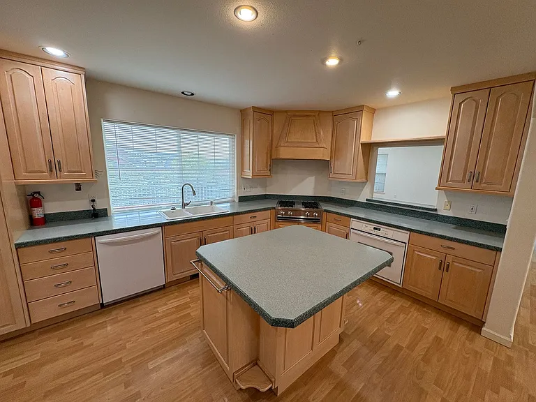 1714 Baker View Ct — Photo 16