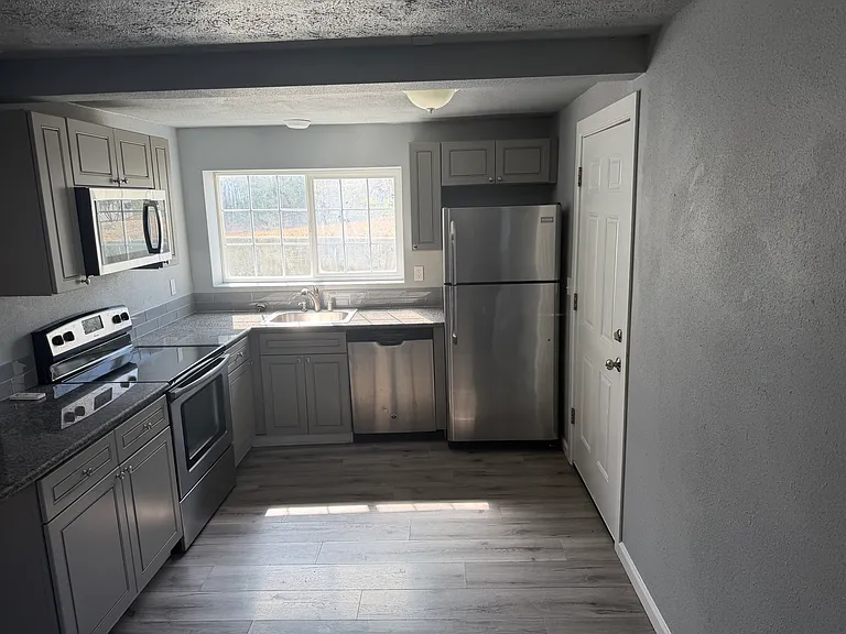 22 E Rockwell Ave #B — Photo 2