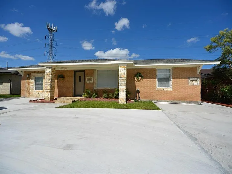 3309 Sunbeam St — Photo 2
