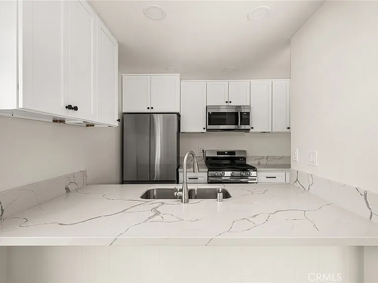 780 N Shattuck Pl — Photo 9