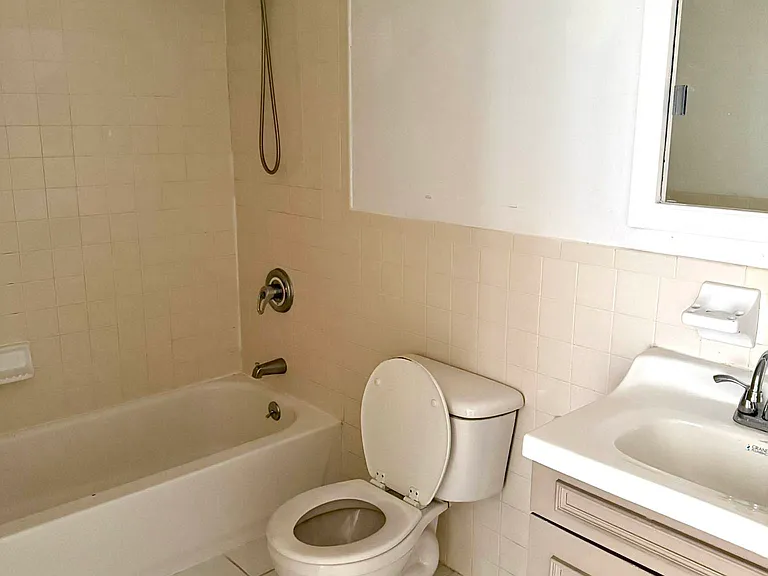 28-14 31st St #5 — Photo 12
