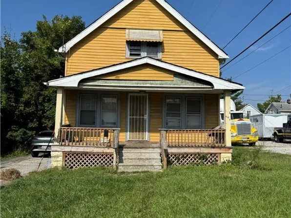 4562 Lee Rd, Cleveland, OH 44128
