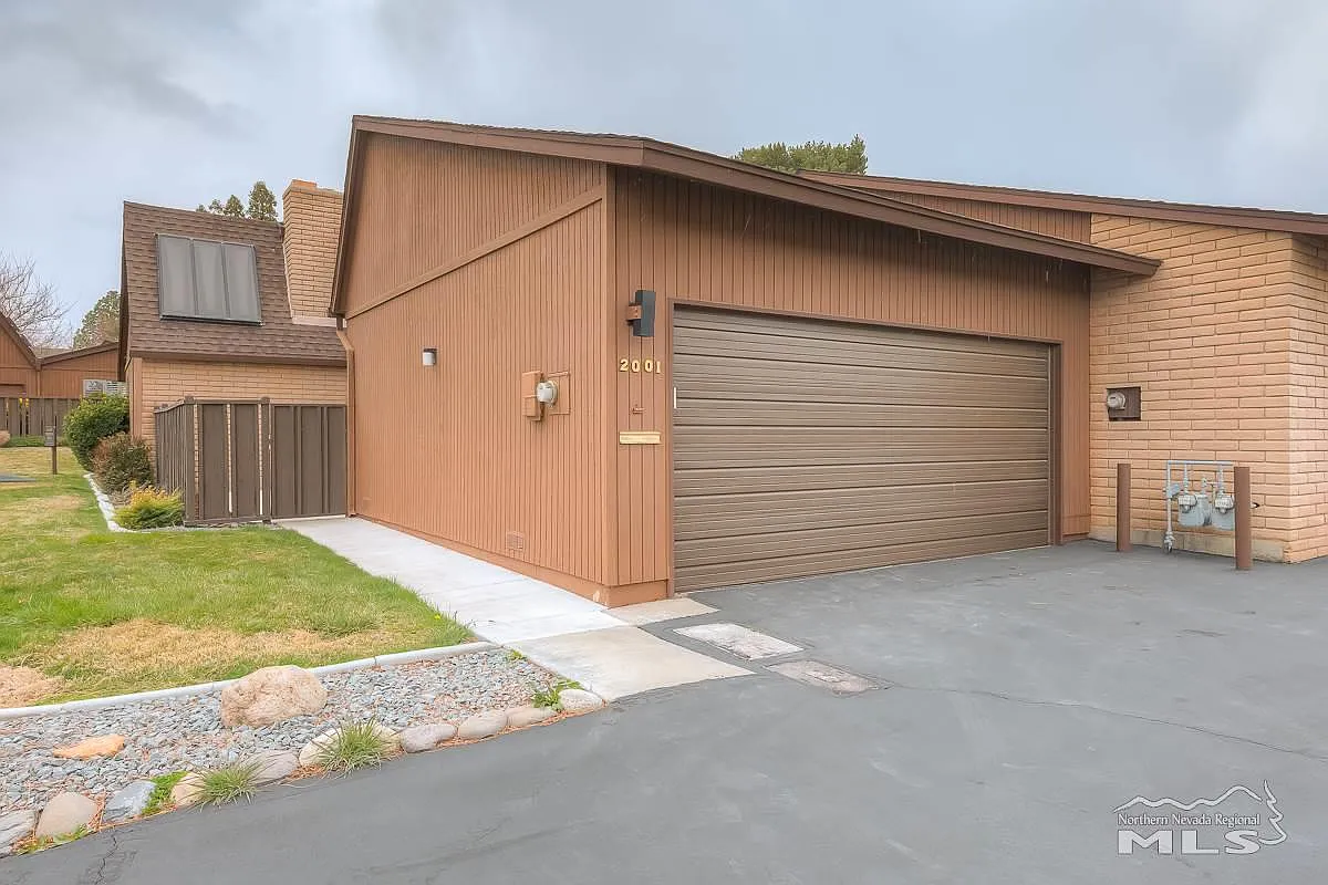 2001 Branch Ln photo 1