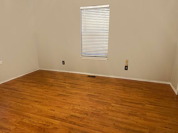 3rd image of 702 W Eagle Street