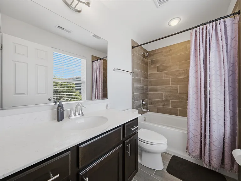 130 Waterbury Cir — Photo 37