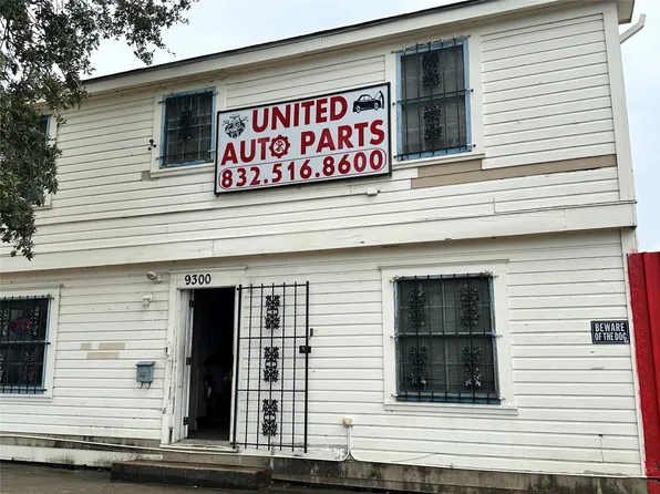 9300 Winkler Dr, Houston, TX 77017