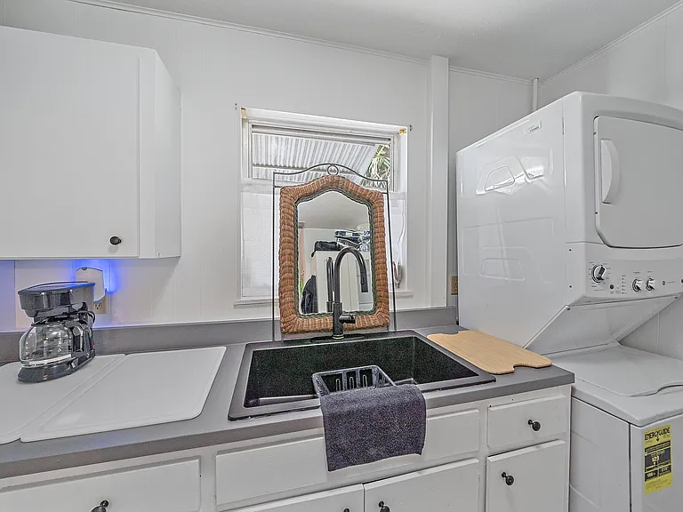 708 Shore Rd #B — Photo 10