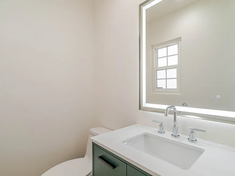 323 N Louise St #F — Photo 15