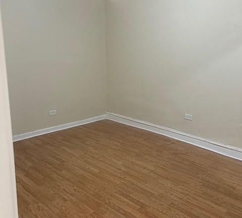 5th image of 2900-04 N Laramie Avenue W George St #1L