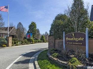 70 Southgate Cir, Massapequa Park, NY 11762