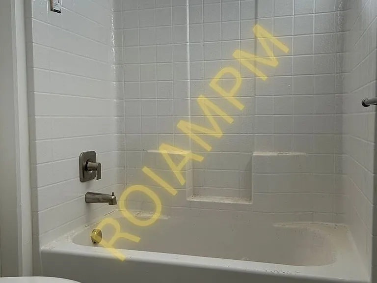 325 W Avenue F — Photo 15