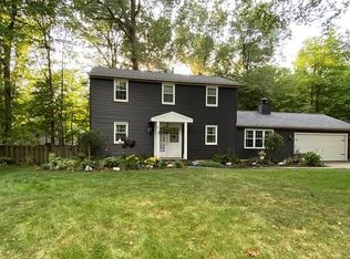 190 Fredericksburg Dr, Avon Lake, OH 44012