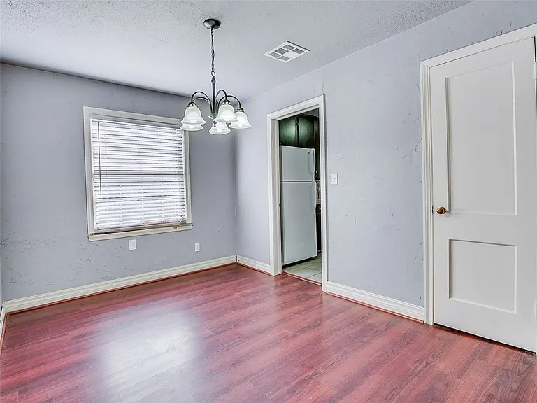 1836 Westchester Dr — Photo 3