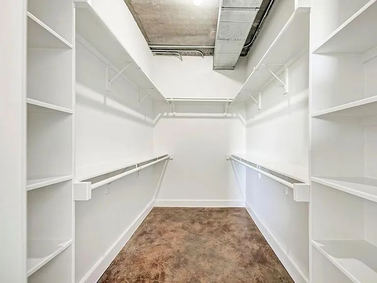 807 E 14th St #305 — Photo 30