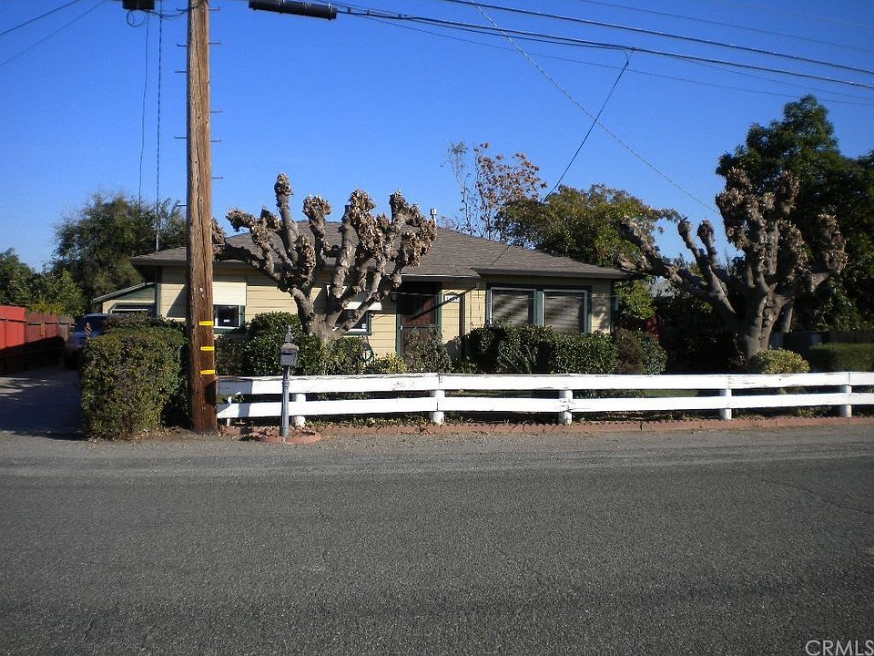 2nd image of 1625 Railroad Ave