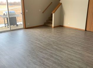 1615 W Chrysler Dr, Belvidere, IL 61008